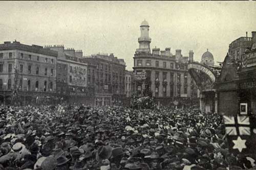 Crowds outside Kings Cross Station awaiting the return of Hawker and Mackenzie Grieve